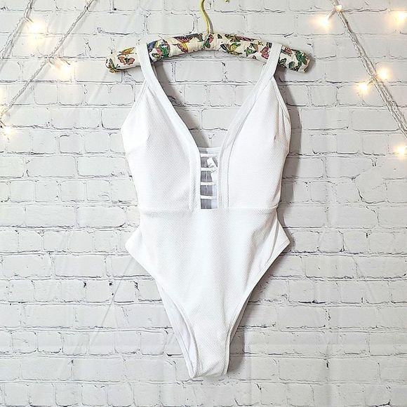 Cupshe Other - 🆕️NWT Cupshe V-Neck Detailing Textured One Piece Monokini Swimsuit Size Medium